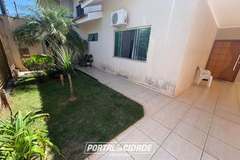 Casa &agrave; venda - 420m&sup2; - JARDIM SUZUKI