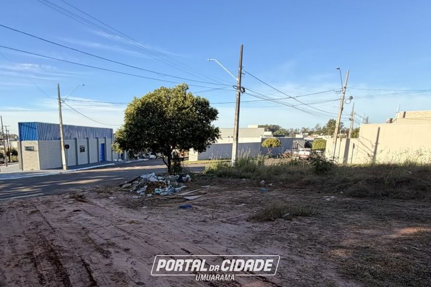 Terreno &agrave; venda - 301m&sup2; - Jardim Colorado