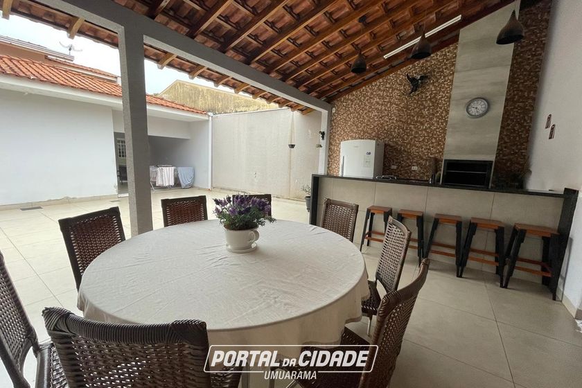 Casa &agrave; venda - 248m&sup2; - ZONA VII