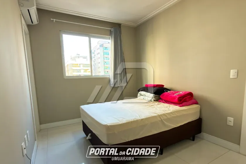 Apartamento &agrave; venda - 120m&sup2; - Meia Praia