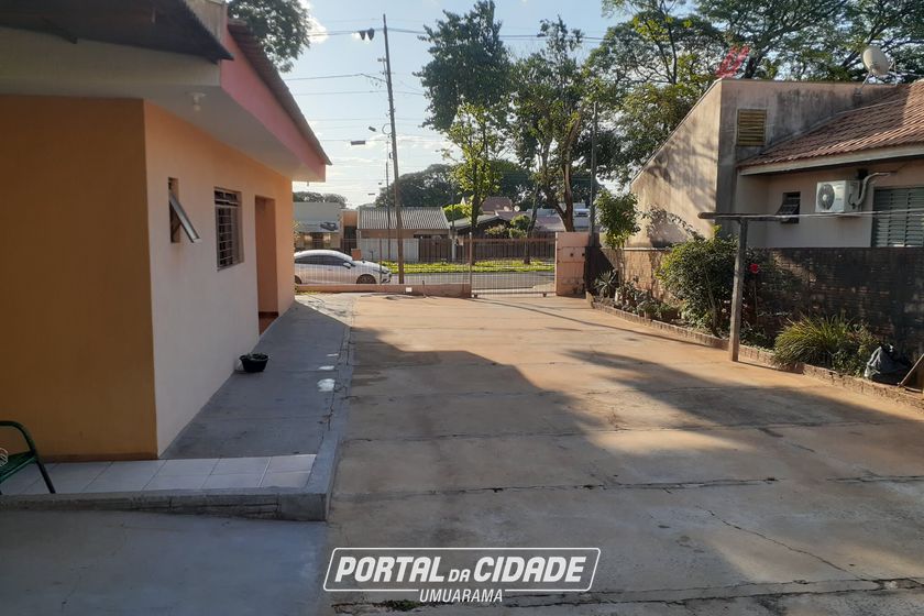 Casa &agrave; venda - 525m&sup2; - Jardim Tropical