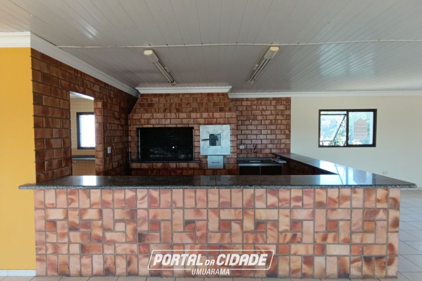 Sal&atilde;o Comercial para alugar - 185m&sup2; - ZONA I