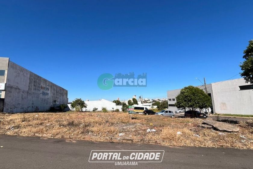 Terreno &agrave; venda - 879m&sup2; - -