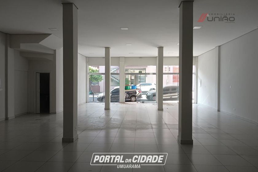 Sal&atilde;o Comercial para alugar - 200m&sup2; - Zona III