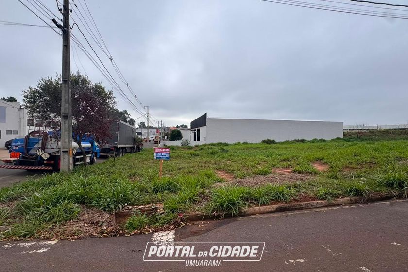 Terreno &agrave; venda - 656m&sup2; - Jardim Santiago