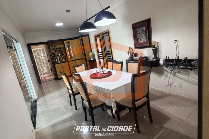 Casa &agrave; venda - 420m&sup2; - Zona I