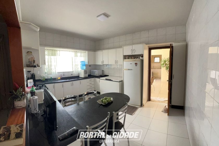 Sobrado para alugar - 241m&sup2; - Zona 1 A