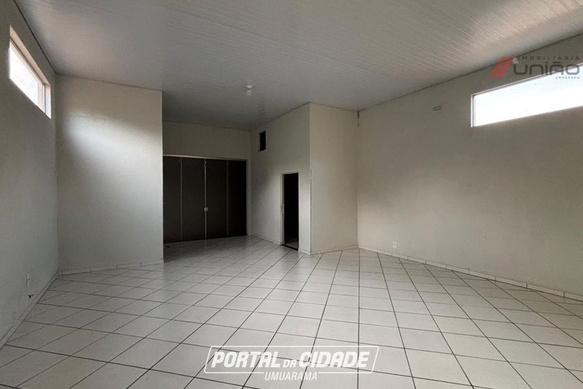 Sal&atilde;o Comercial para alugar - 245m&sup2; - Zona V