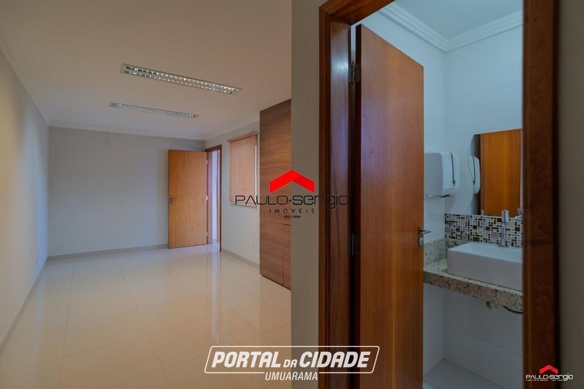Sala Comercial &agrave; venda - 241m&sup2; - Zona I