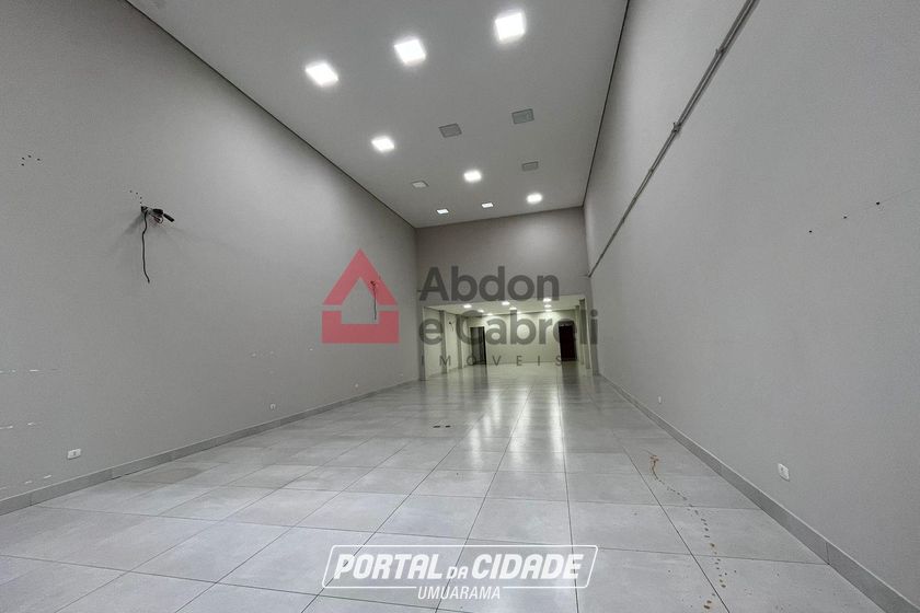 Sal&atilde;o Comercial para alugar - 800m&sup2; - Zona III