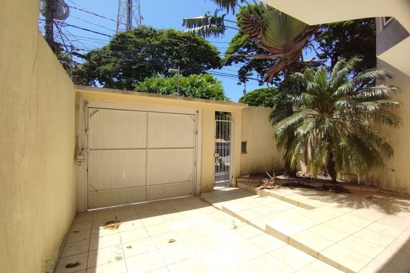 Casa &agrave; venda - 255m&sup2; - ZONA VI