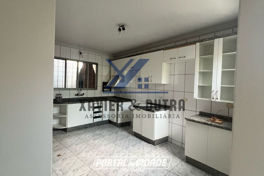 Sobrado &agrave; venda - 200m&sup2; - Zona II