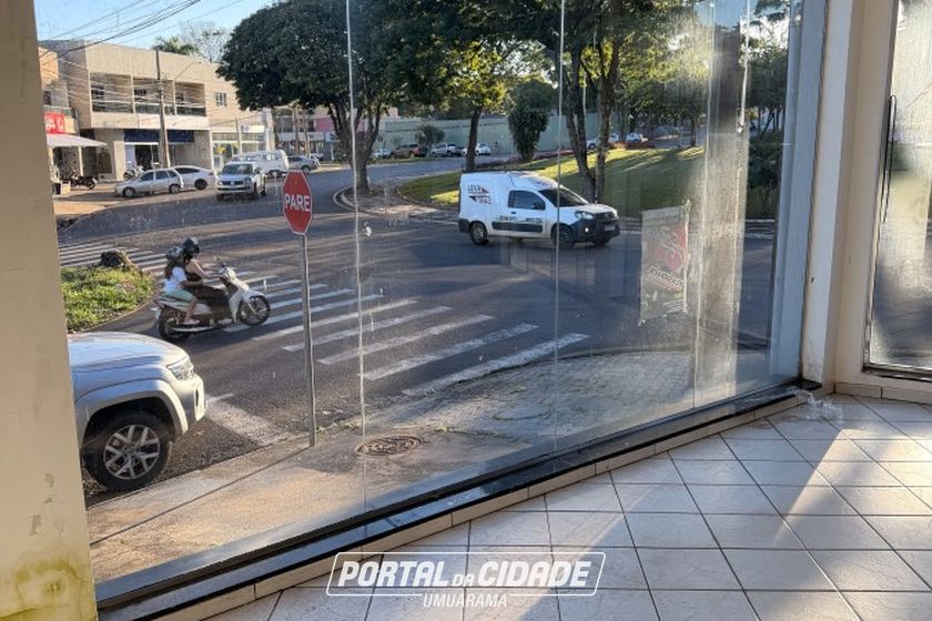 Sal&atilde;o Comercial para alugar - 300m&sup2; - Zona VII