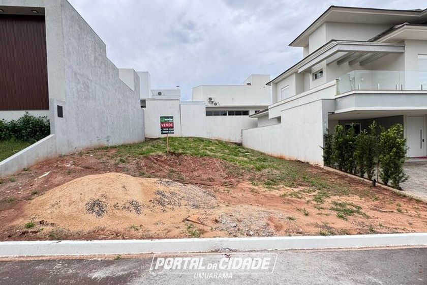 Terreno &agrave; venda - 240m&sup2; - -