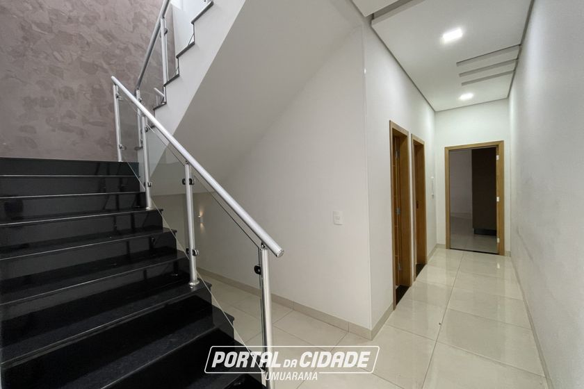 Casa para alugar - 252m&sup2; - ZONA VII