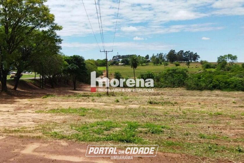 Ch&aacute;cara &agrave; venda - 2400m&sup2; - Centro