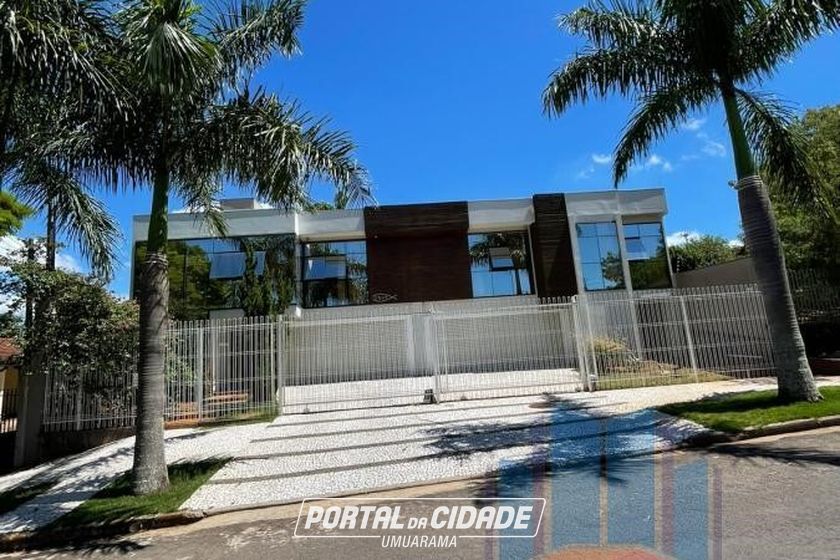 Casa &agrave; venda - 735m&sup2; - Zona Armaz&eacute;m