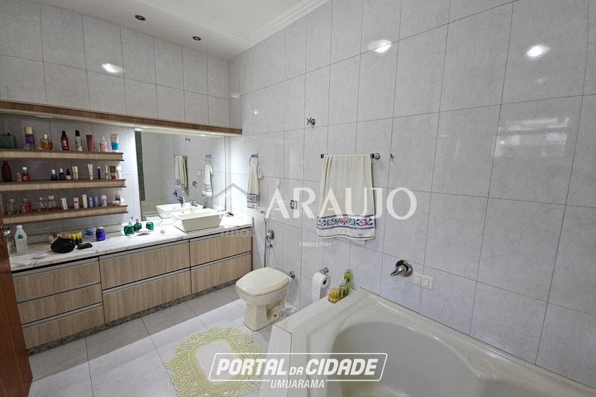 Sobrado &agrave; venda - 272m&sup2; - Zona III