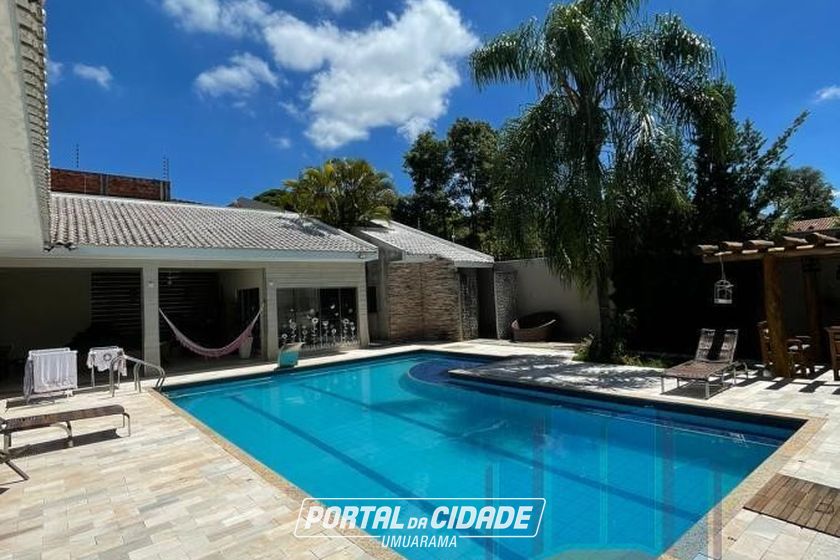 Casa &agrave; venda - 735m&sup2; - Zona Armaz&eacute;m