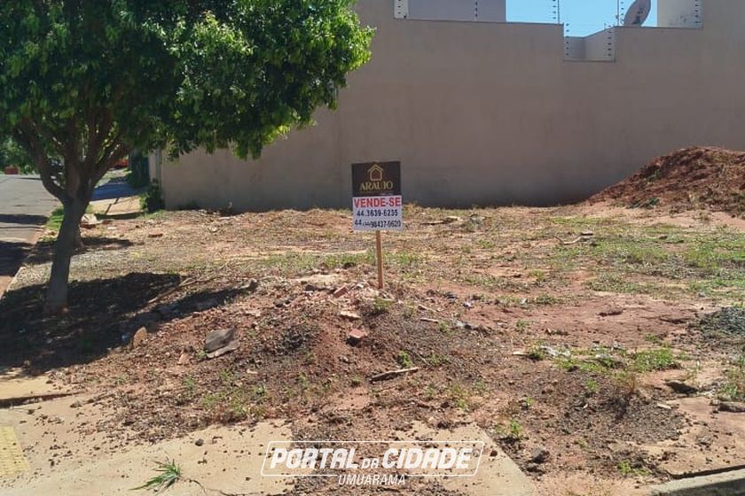 Terreno &agrave; venda - 242m&sup2; - Jardim Janina