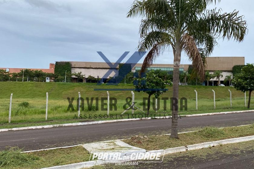 Terreno &agrave; venda - 560m&sup2; - Avenida De Frente Ao Shopping Palladium