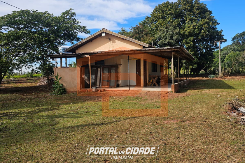 Ch&aacute;cara &agrave; venda - 21000m&sup2; - Zona Rural