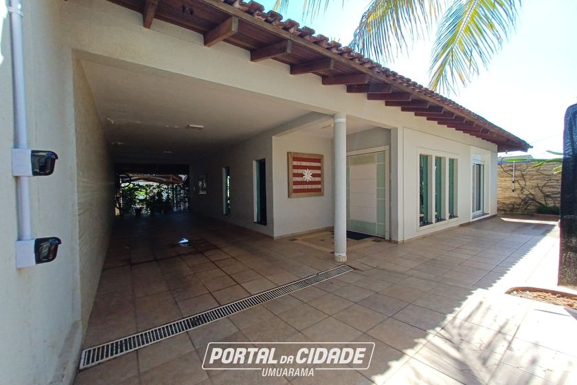 Casa &agrave; venda - 420m&sup2; - Zona I