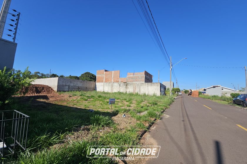 Terreno &agrave; venda - 204m&sup2; - Jardim Aeroporto