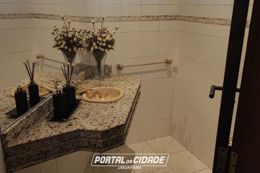 Sobrado &agrave; venda - 232m&sup2; - Zona II