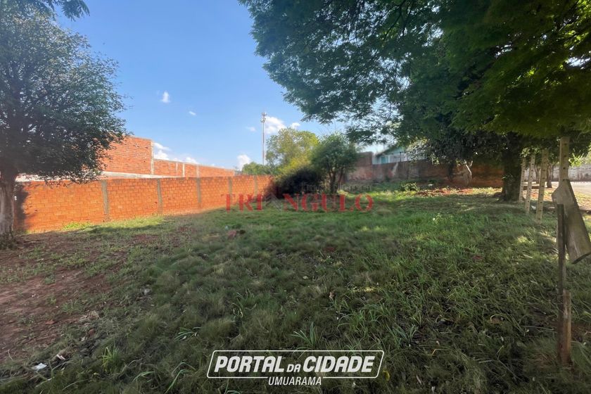Terreno &agrave; venda - 305m&sup2; - CENTRO