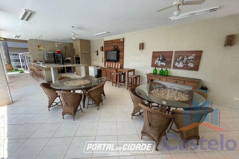 Casa &agrave; venda - 735m&sup2; - Zona Armaz&eacute;m