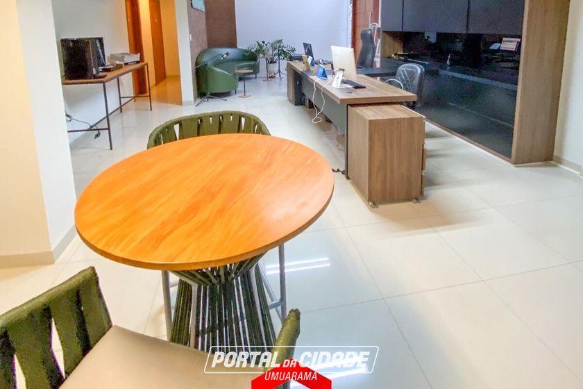 Sala Comercial &agrave; venda - 241m&sup2; - Zona I