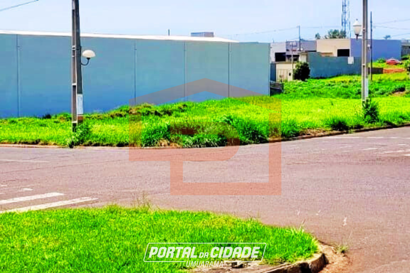 Terreno &agrave; venda - 615m&sup2; - Jardim  Santiago