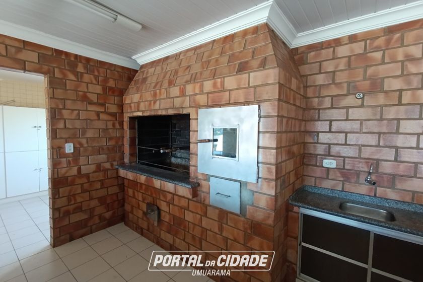 Sal&atilde;o Comercial para alugar - 185m&sup2; - ZONA I