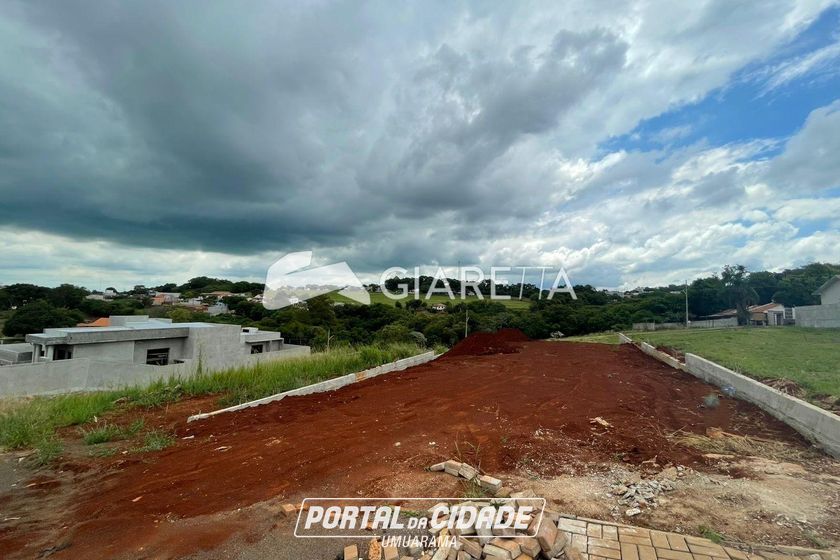 Terreno &agrave; venda - 360m&sup2; - CENTRO
