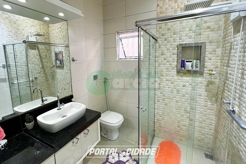 Casa &agrave; venda - 330m&sup2; - .