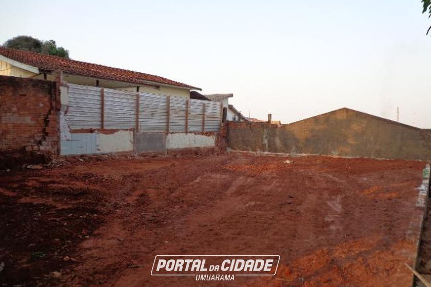 Terreno &agrave; venda - 181m&sup2; - Zona 3