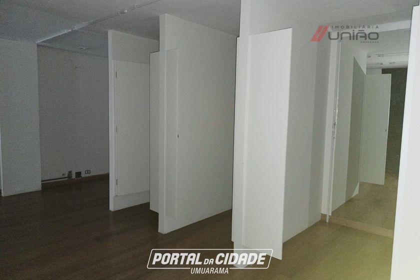 Sal&atilde;o Comercial para alugar - 245m&sup2; - Centro