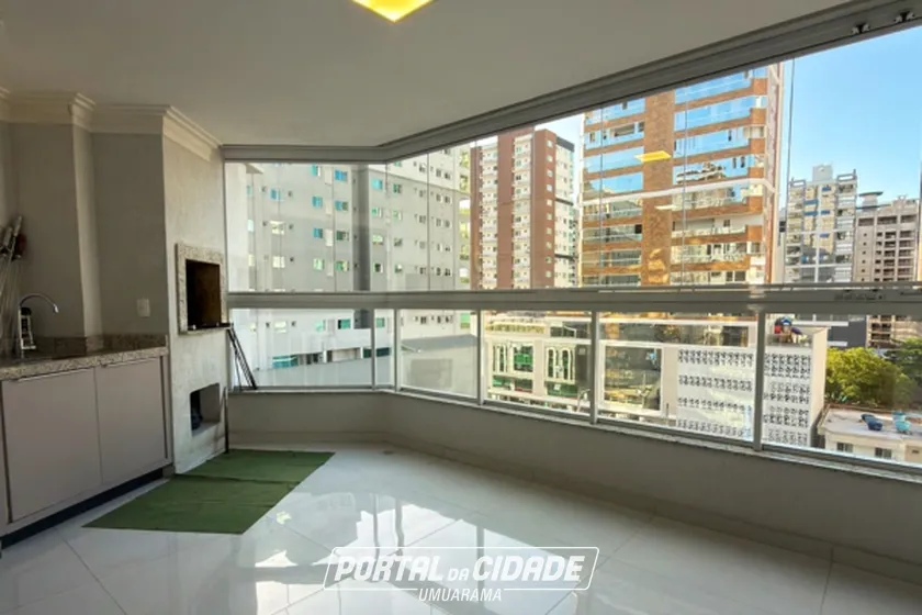 Apartamento &agrave; venda - 120m&sup2; - Meia Praia