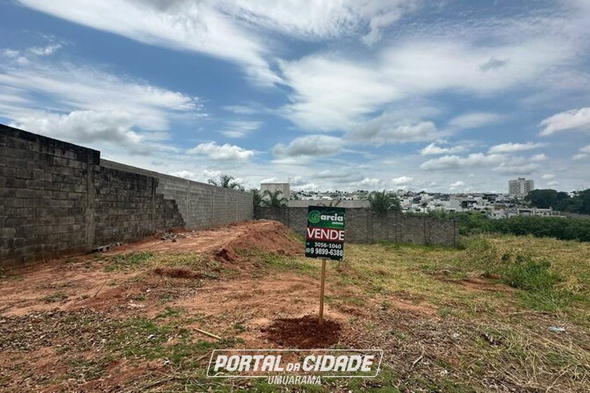 Terreno &agrave; venda - 180m&sup2; - MONTE LIBANO