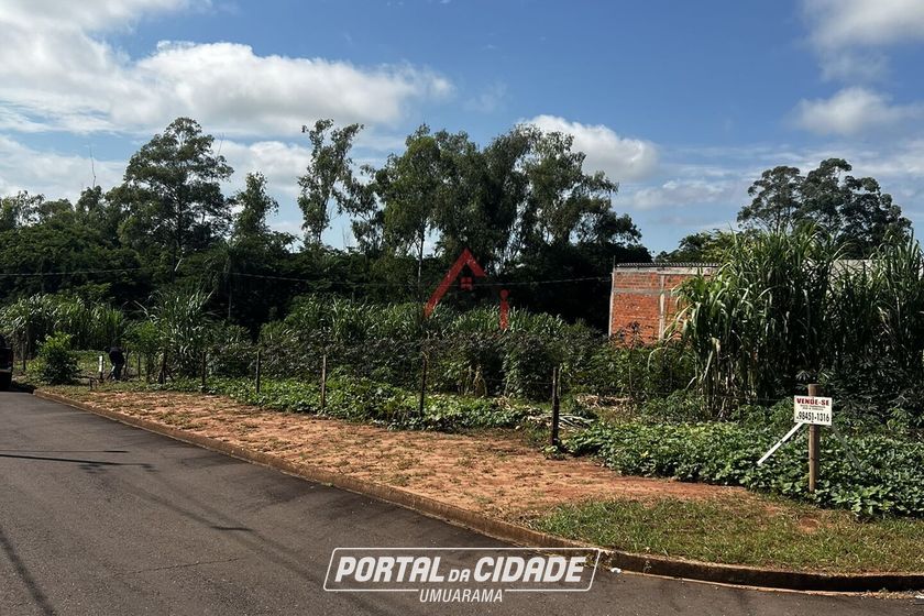 Terreno &agrave; venda - 198m&sup2; - Centro