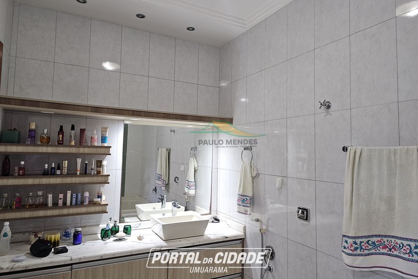 Sobrado &agrave; venda - 292m&sup2; - Zona 3