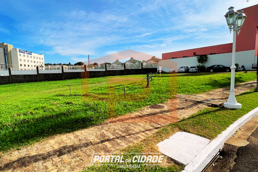 Terreno &agrave; venda - 610m&sup2; - Zona III