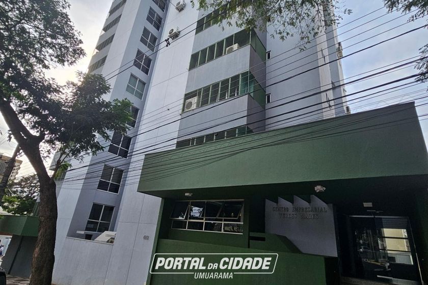 Sal&atilde;o Comercial &agrave; venda - Zona I