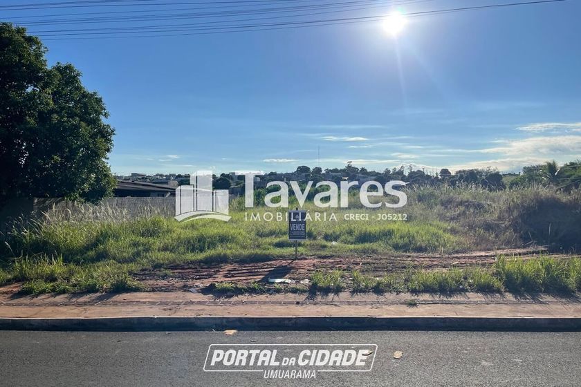 Terreno &agrave; venda - 600m&sup2; - Centro