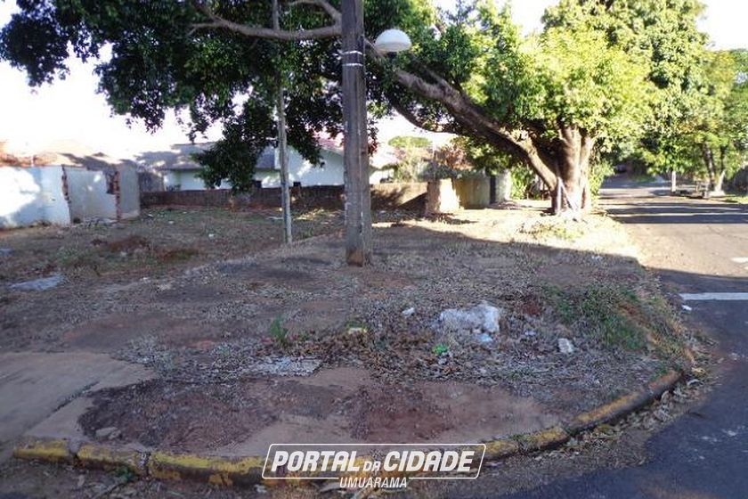 Terreno &agrave; venda - 279m&sup2; - Zona 5