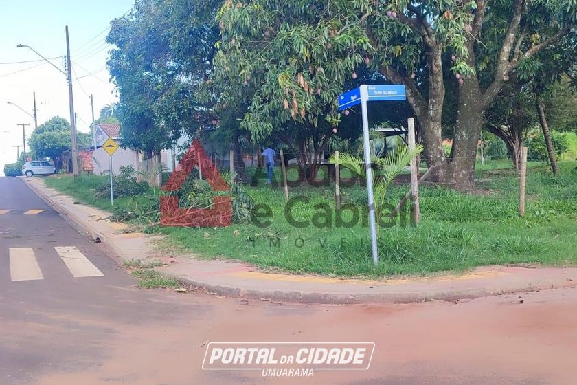 Terreno &agrave; venda - 600m&sup2; - Centro