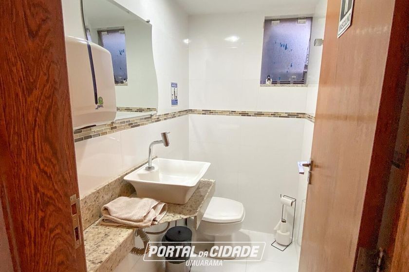 Sala Comercial &agrave; venda - 241m&sup2; - Zona I