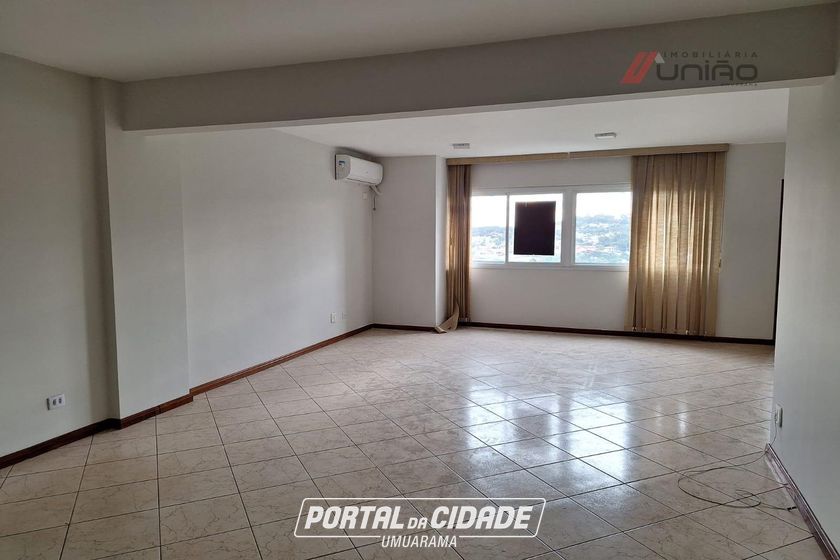 Sal&atilde;o Comercial &agrave; venda - 90m&sup2; - Zona 1