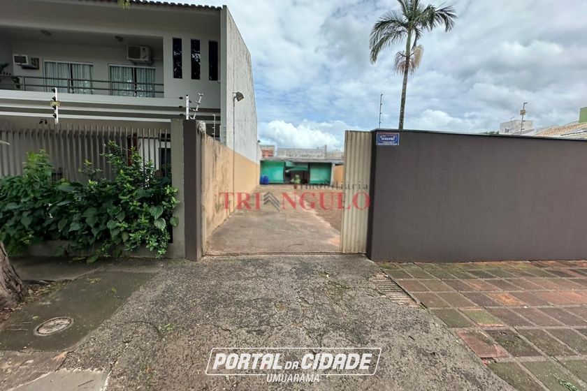 Terreno &agrave; venda - 270m&sup2; - ZONA II